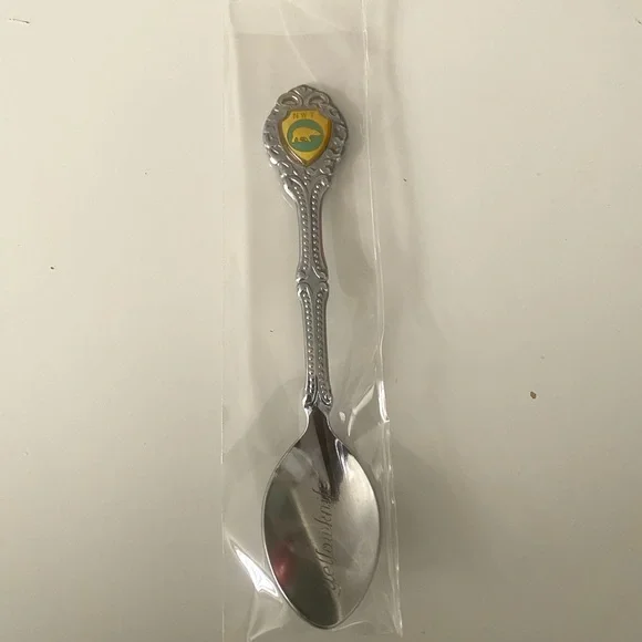 Vintage Yellowknife NWT Collectible Souvenir Spoon. - Picture 2 of 3